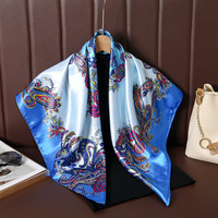 Selendang Satin Persegi 90cm Warna-warni Elegan, Syal Sutra Pelindung Sinar Matahari untuk Pantai, Dua Fungsi, Motif Bunga Mete, Pita Leher