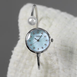 Reloj de Cuarzo de Moda para Mujer con Esfera Pequeña de Lujo y Correa de Perlas con Esfera de Nácar - Product Image 1