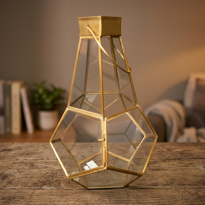 Lanterne décorative en laiton et verre, utilisée pour la décoration intérieure, la présentation et le rangement. Fournisseur d'Inde. - Product Image 1