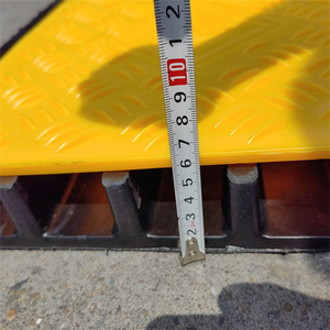 Đường lái xe giao thông bê tông sàn Hose dây Dây PVC vàng Top Bìa <span class=keywords><strong>Heavy</strong></span> <span class=keywords><strong>Duty</strong></span> 5 kênh cao su Cáp đoạn đường nối bảo vệ tốc độ vết sưng - Product Image 2