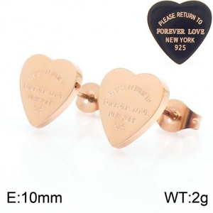 Conjuntos de Joyería Populares de Acero Inoxidable Chapado en Oro con Letra Grabada y Dije de Corazón para Mujer (Pendientes y Collar) - Product Image 4