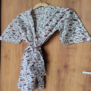 Robe kimono en coton bleu grande taille à motif floral, vêtements de détente imprimés à la main, prix de gros disponible - Product Image 5