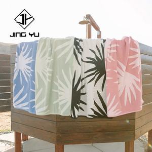 Serviette de plage en tissu éponge imprimée sans sable, personnalisée par le fabricant, design de haute qualité, pour femmes - Product Image 4