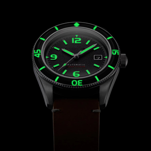 Montre de plongée mécanique pour homme en acier inoxydable 316L à remontage automatique avec bracelet personnalisé OEM et lunette rotative en saphir - Product Image 4