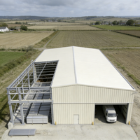 Atelier préfabriqué en structure métallique industrielle de haute qualité au design moderne, portable, pour les bureaux et les usines