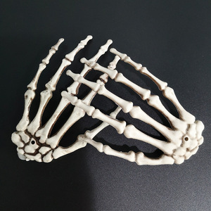 Decoración de Halloween estilo europeo: Set de esqueletos para montar en el suelo, accesorios de decoración, huesos de mano de plástico simulados, adornos de calaveras. - Product Image 6