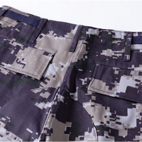 Ensemble d'uniformes tactiques personnalisés en camouflage numérique conçu pour le gouvernement jordanien avec une veste et un pantalon durables