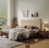 Lit plateforme en rotin et bois de pin massif style Wabi-sabi, taille King/Queen, avec rangement et design en corde tressée pour chambre principale