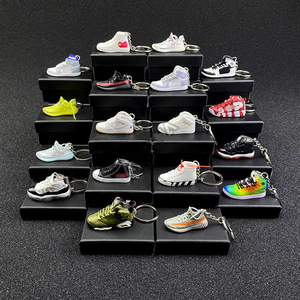 Bán buôn phổ biến 3D Mini Sneakers móc khóa Thương hiệu giày thể thao khóa túi Mặt dây chuyền chính Mỹ quần áo thể loại làm bằng nhựa bền - Product Image 5