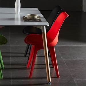 <span class=keywords><strong>Chaise</strong></span> de salle à manger confortable en PP, style <span class=keywords><strong>tulipe</strong></span>, avec dossier, en résine plastique, design moderne et décontracté, inspirée du style <span class=keywords><strong>scandinave</strong></span>, disponible en beige, coloré, blanc et noir, pour la vente en gros. - Product Image 4