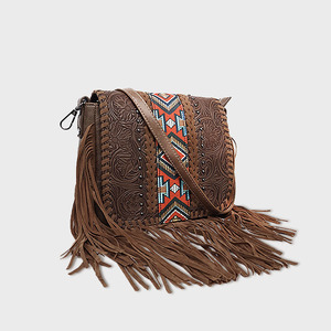Venta al por mayor bolsos de borla occidental bohemio étnico Vintage tejido azteca en relieve Pu vaca estampado Pu cuero bandolera - Product Image 2