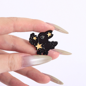 Black Raven Pin Enamel lucu burung medali bros logam Lapel ransel lencana hadiah perhiasan untuk teman grosir - Product Image 4