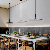 Luminaire suspendu LED moderne minimaliste à tête unique pour îlot de cuisine, salle à manger ou restaurant