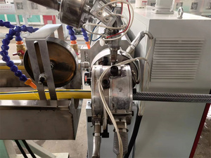Machine <span class=keywords><strong>de</strong></span> fabrication <span class=keywords><strong>de</strong></span> tuyaux en PVC renforcés <span class=keywords><strong>de</strong></span> fibres à cinq couches, ligne d'extrusion <span class=keywords><strong>de</strong></span> tuyaux <span class=keywords><strong>de</strong></span> jardin en PVC - Product Image 4