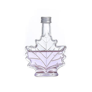 Bouteille en verre plate en forme de <span class=keywords><strong>feuille</strong></span> <span class=keywords><strong>d</strong></span>'érable 50ml 100ml 250ml transparente pour mini spiritueux, <span class=keywords><strong>vodka</strong></span>, whisky <span class=keywords><strong>avec</strong></span> bouchon à vis – Vente en gros - Product Image 1