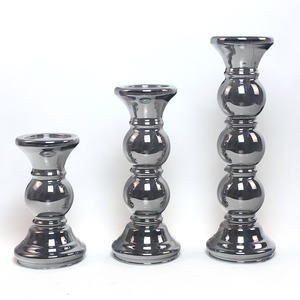 Ensemble personnalisé de 3 bougeoirs à pilier en verre cristal coloré taillé lumineux pour décoration de table de mariage à vendre - Product Image 3