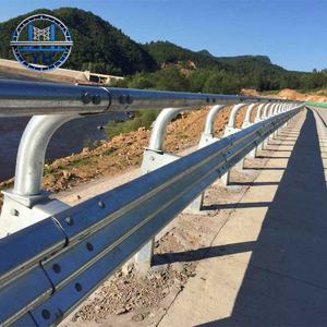 Barrières de sécurité routière haute performance pour la protection dans les zones routières à forte vitesse, barrières de sécurité routière, barrières de circulation - Product Image 4