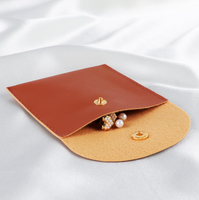 Jinsky Enveloppe à bijoux personnalisée en cuir PU Pochette pour boucles d'oreilles avec bouton en couleur rose café violet