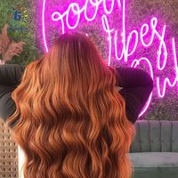 Enseigne au néon avec logo d'entreprise personnalisé et conception de diode électroluminescente à impression UV pour salon de coiffure et magasin de fleurs pour voitures et hôpitaux