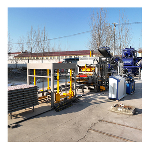 Máy làm gạch bê tông tự động hoàn toàn QT6-15 để sản xuất gạch bê tông tại Châu Phi - Product Image 3