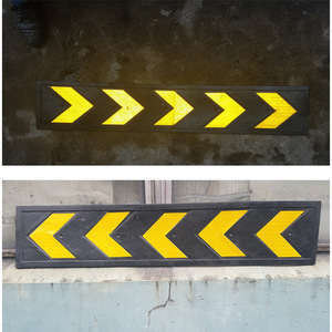 Panneau de signalisation directionnel en caoutchouc 1000x200x10 mm, panneau de sécurité réfléchissant pour parking et garage, avec base - Product Image 4