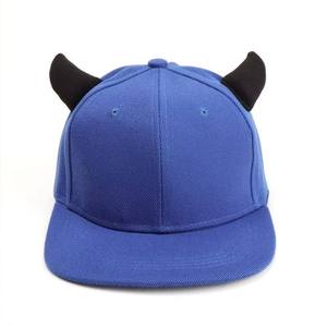 Gorra de béisbol de moda con visera plana y protección para las orejas, estilo diablo con cuernos, bordada a mano con espiga, para hombre y mujer - Product Image 5