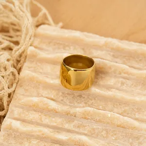 Cincin warna emas mengkilap lebar Punk cincin baja tahan karat berlapis emas 18K kualitas tinggi terbaru untuk hadiah pesta wanita R214088