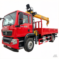 Camion-grue Sinotruk HOWO 4x2, capacité de 18 000 kg, grue à flèche droite de 8 tonnes |   Grues SANY/ZOOMLION en option |   Transport