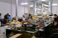 Vente en gros usine : Machine à griffes mini en métal à monnayeur, modèle de jeu d'arcade et d'amusement à jetons pour petits jouets