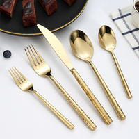 Ensemble de Couverts en Acier Inoxydable 304 avec Manche Martelé Élégant, Doré et Argenté, pour Restaurants et Hôtels (Vente en Gros)