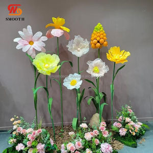 SMOOTH Soporte de Flores Gigante de Espuma, Hecho a Mano, con Diseño de Rosa, Independiente, para Exhibición en Ventanas, para Navidad y Regreso a Clases - Product Image 5