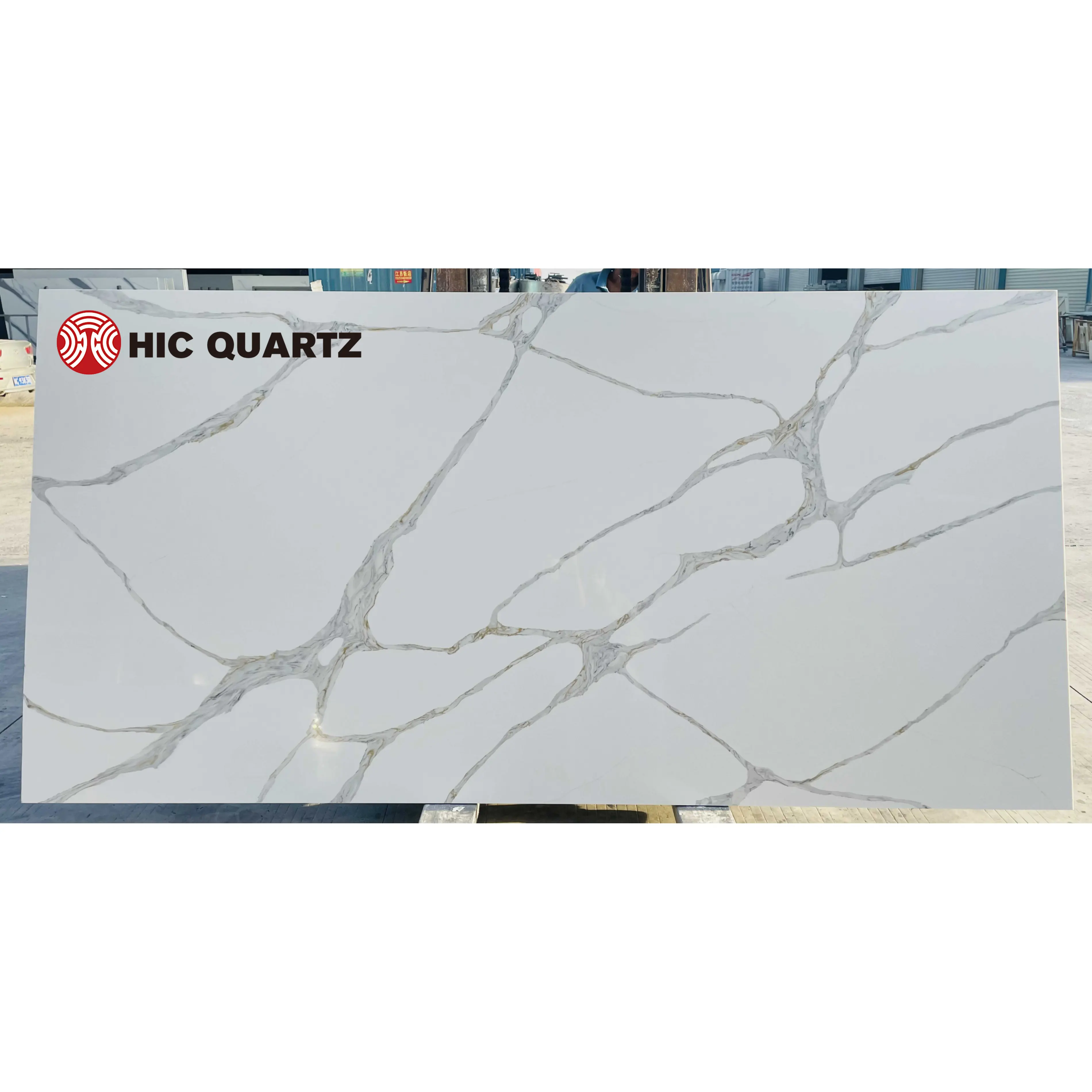 2023 Neue künstliche Quarz steinplatten mit goldener Ader Calacatta White Quartz Stone Wall Graphic Finish Technischer Kunststein