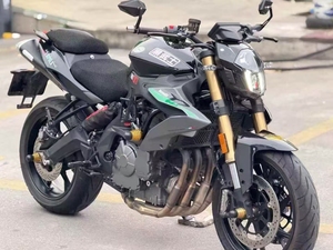 Nuova Benelli1 BN600 Moto Sportiva 600cc: Motore a Quattro Cilindri in Linea Raffreddato a Liquido, Perfetta per la Guida Urbana - Product Image 1