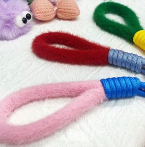 En gros, Cordon de poignet en peluche coloré et durable pour téléphone portable, porte-clés et accessoires de mode - Product Image 5