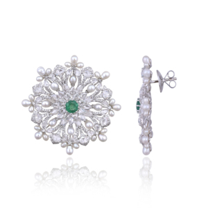 Boucles d'oreilles clous vintage en or blanc 18 carats avec motif flocon de neige floral, perle, émeraude et diamant, pour femme - Product Image 1