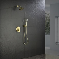 Système de douche vintage en laiton doré brossé avec pommeau pluie, bras flexible courbé, jets multiples et douchette à poignée unique pour usage hôtelier