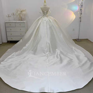 Vestidos de Novia de Satén con Cola de Capilla, Escote Barco Moderno, Apliques de Encaje de Cristal y Flores Bordadas para Niñas, Modelo JJ119 - Product Image 2