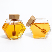 Botol Madu Kaca Hexagonal Pengiriman Cepat dengan Pengaduk Madu Kayu Terintegrasi Tutup Bambu Kualitas Makanan, Stoples Kosong untuk Kemasan Peternak Lebah