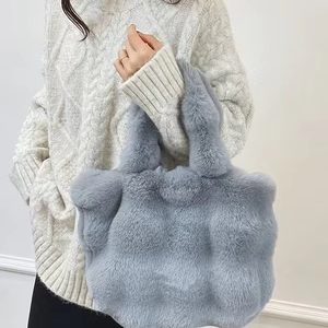 A Niche <b>Plush</b> Bag for Women in 2025, Featuring a Fashionable <b>Large</b>-capacity <b>Plush</b> Handbag - Product Image 5
