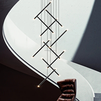 Lustre LED moderne à tubes métalliques longs, suspendu en croix, à plusieurs niveaux, pour plafonds hauts et escaliers