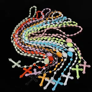 Kustomisasi plastik sepuluh-warna yang terhubung kalung bercahaya Rasary kalung plastik grosir