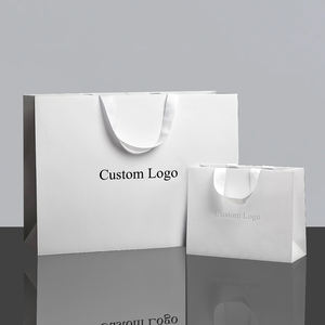 Sacs d'emballage de boutique imprimés de logo personnalisé Sac en papier à provisions de cadeau en carton blanc brillant pour bijoux de luxe vêtement avec poignée - Product Image 4