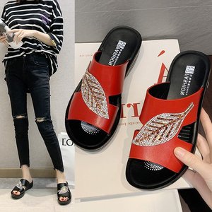 Sandalias de plataforma con estampado y punta abierta de cuero para mujer, suela blanda, para uso exterior, para mujeres de mediana edad y mayores, novedad de verano. - Product Image 1