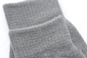 Guantes acrílicos clásicos de color sólido de tamaño adulto neutro personalizados de fábrica adecuados para la vida al aire libre y diaria - Product Image 5