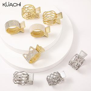 KUACHI vente en gros <span class=keywords><strong>de</strong></span> nouvelle pince à cheveux en métal dorée pince à cheveux <span class=keywords><strong>queue</strong></span> <span class=keywords><strong>de</strong></span> <span class=keywords><strong>cheval</strong></span> brillante strass perle griffes <span class=keywords><strong>de</strong></span> cheveux en métal pour les femmes - Product Image 1
