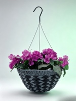 Panier suspendu Carol gris foncé aspect osier style américain sculpté à la main avec crochet métallique et doublure en plastique pour jardin extérieur
