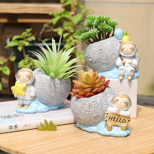 Vaso Creativo in Resina per Piante Grasse da Scrivania, Sfera Decorativa per Giardino, Vaso per Piante Grasse a Forma di Pianeta Astronauta, Piccolo Vaso Decorativo - Product Image 2