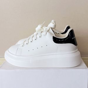 Zapatillas Deportivas de Diseño, de Alta Calidad, de Cuero Genuino, Transpirables, con Suela Gruesa Antideslizante, para Senderismo y Compras al Aire Libre - Product Image 1