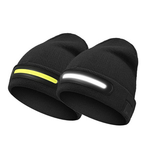 Lampe frontale LED pour l'extérieur, bonnet avec lumière intégrée, cadeau pour <span class=keywords><strong>homme</strong></span>, idées <span class=keywords><strong>de</strong></span> cadeaux pour les petits cadeaux <span class=keywords><strong>de</strong></span> Noël - Product Image 1
