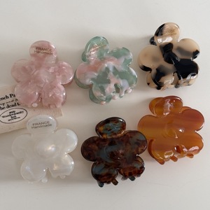 New Trendy Small <strong>Flower</strong> Shaped Acetate <strong>Hair</strong> Clip Accessories Marbling Clear <strong>Color</strong> Shark <strong>Hair</strong> <strong>Claws</strong> - Product Image 3